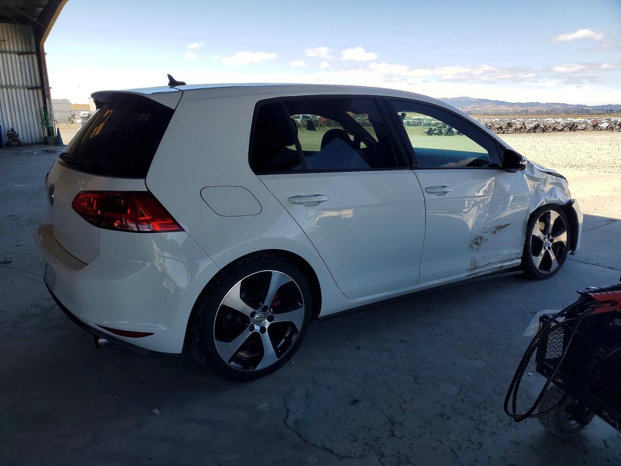 3VW5T7AU9GM033560 · 2016 VOLKSWAGEN GTI · 3/12