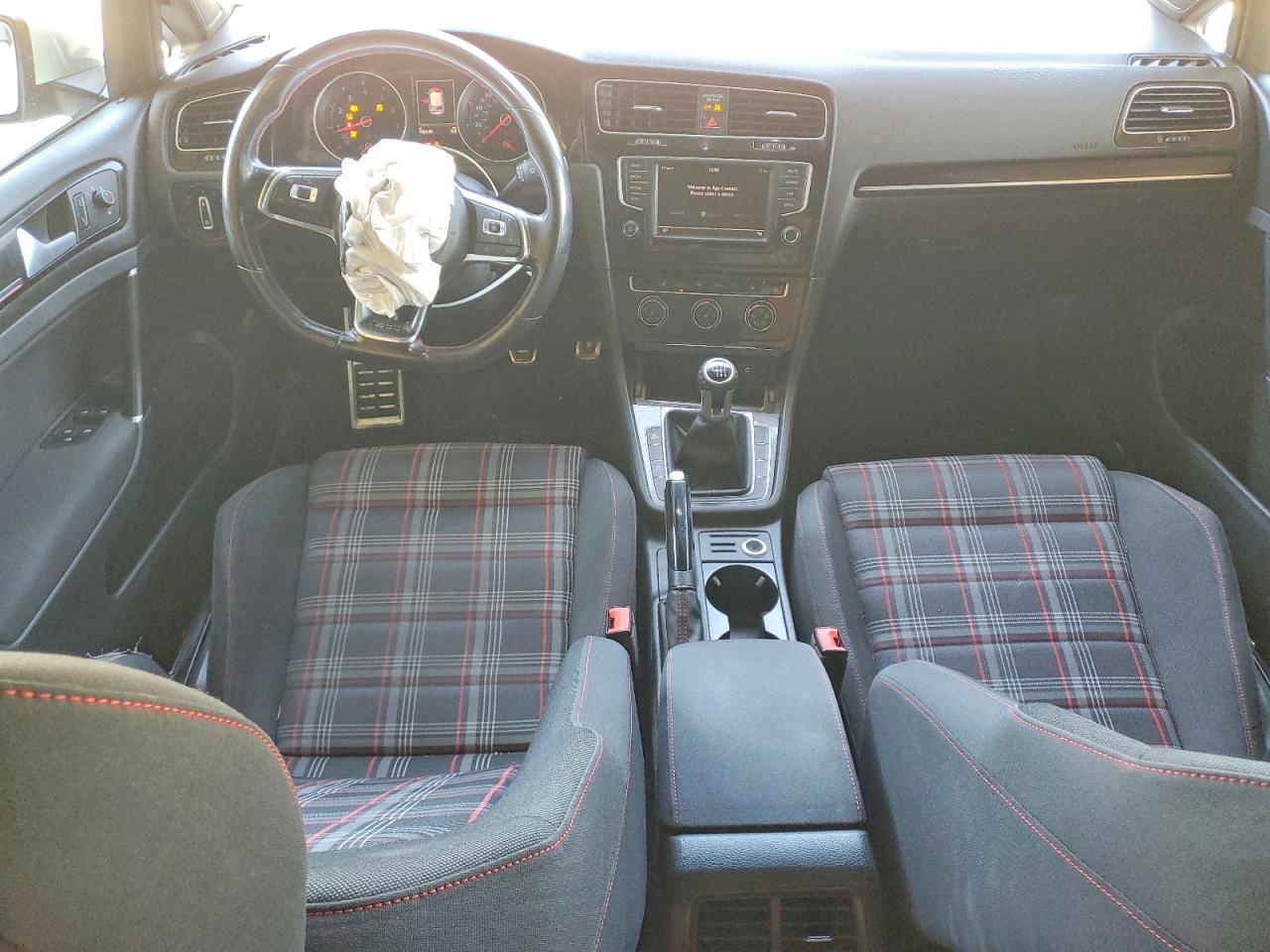 3VW5T7AU9GM033560 · 2016 VOLKSWAGEN GTI · 8/12