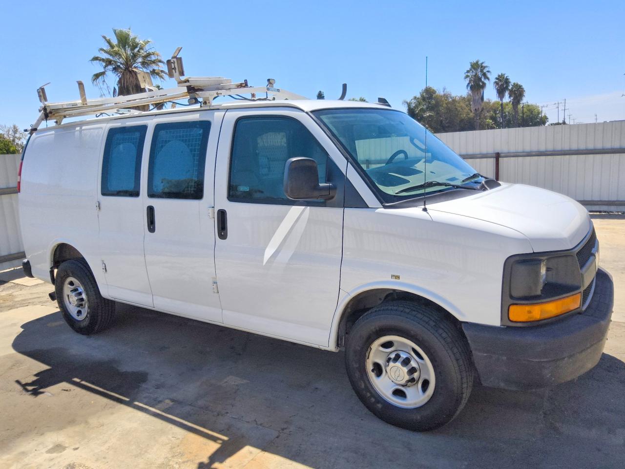 1GCWGAFF9G1234617 · 2016 CHEVROLET EXPRESS G2500 · 4/13