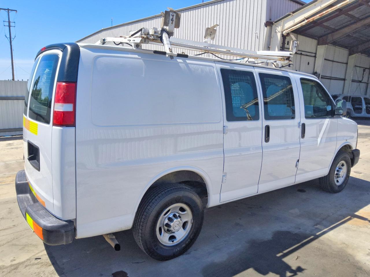 1GCWGAFF9G1234617 · 2016 CHEVROLET EXPRESS G2500 · 3/13