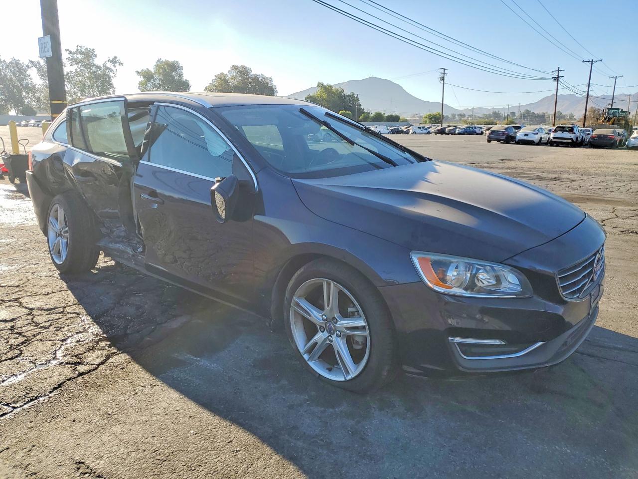 YV140MEK3H1333649 · 2017 VOLVO V60 · 4/12