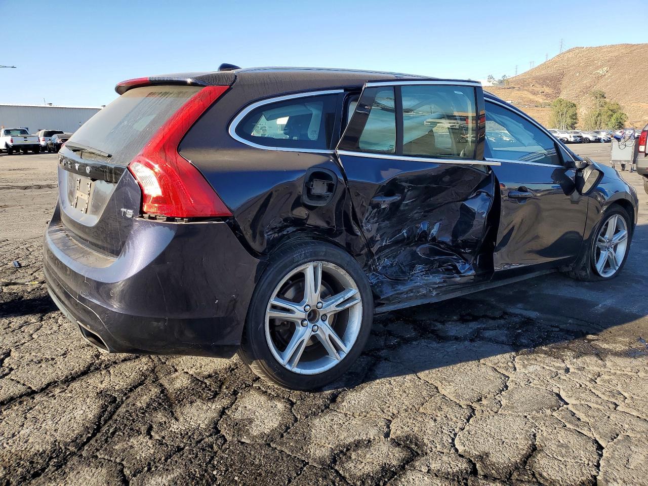 YV140MEK3H1333649 · 2017 VOLVO V60 · 3/12