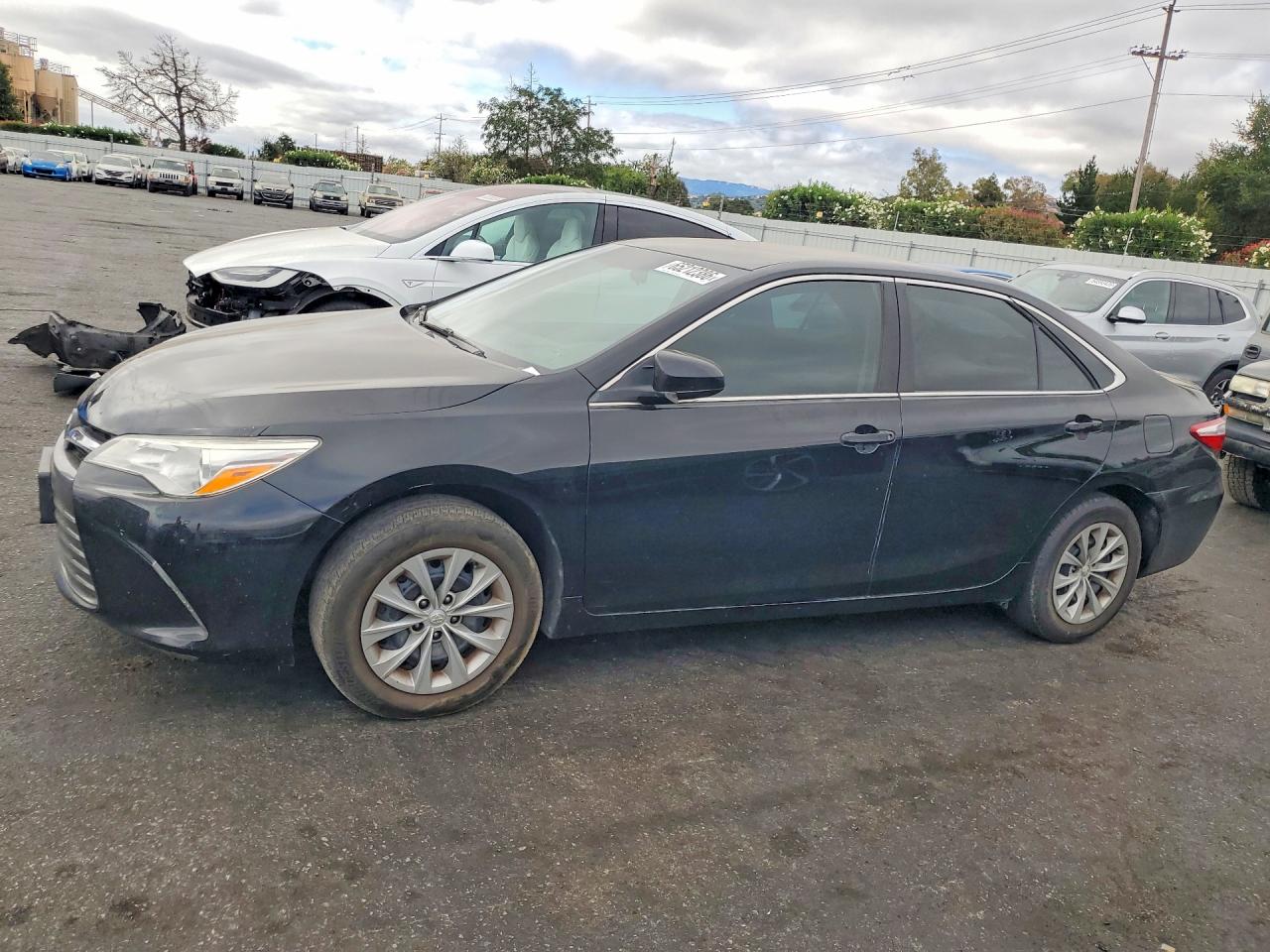4T1BF1FK3HU374074 · 2017 TOYOTA CAMRY
