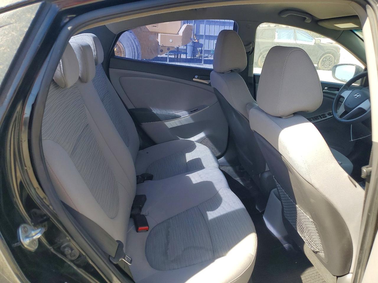 KMHCT4AE5GU093134 · 2016 HYUNDAI ACCENT · 10/12