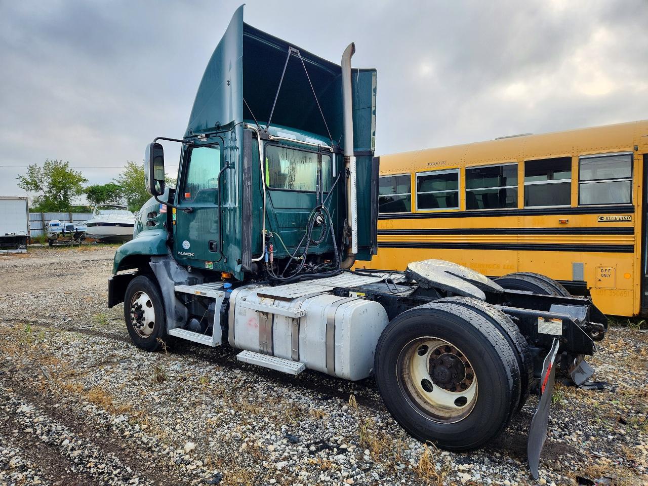 1M1AW01X8HM009452 · 2017 MACK 600 · 2/13