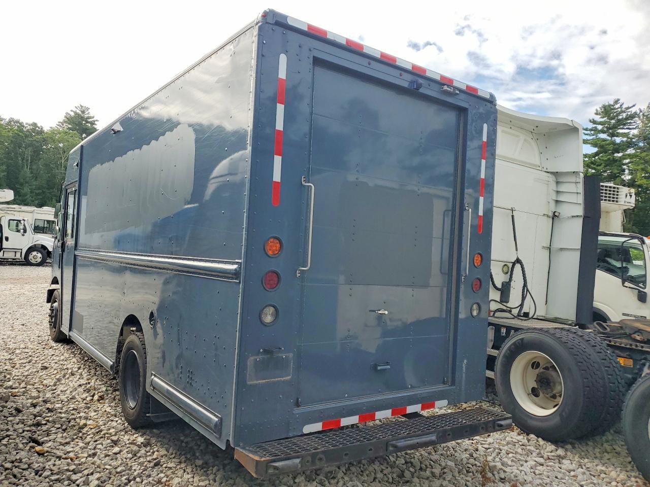 4UZAC2EA2MCMN0015 · 2021 FREIGHTLINER MT45 CHASSIS · 2/13