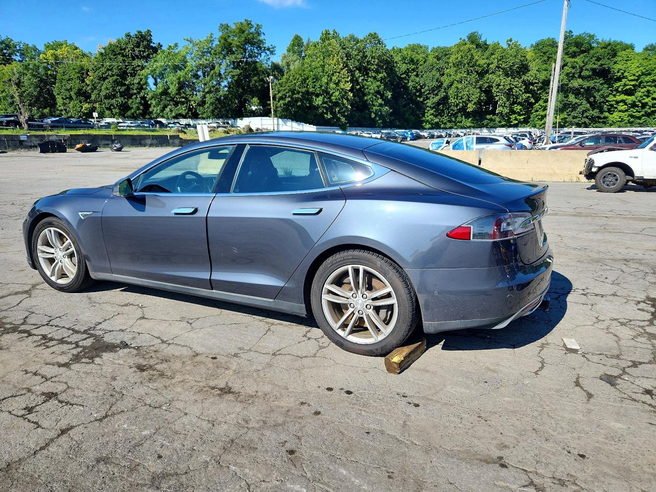 5YJSA1E14FF110508 · 2015 TESLA MODEL S · 2/12