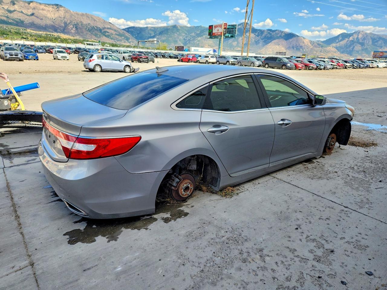 KMHFG4JG1CA149875 · 2012 HYUNDAI AZERA · 3/12