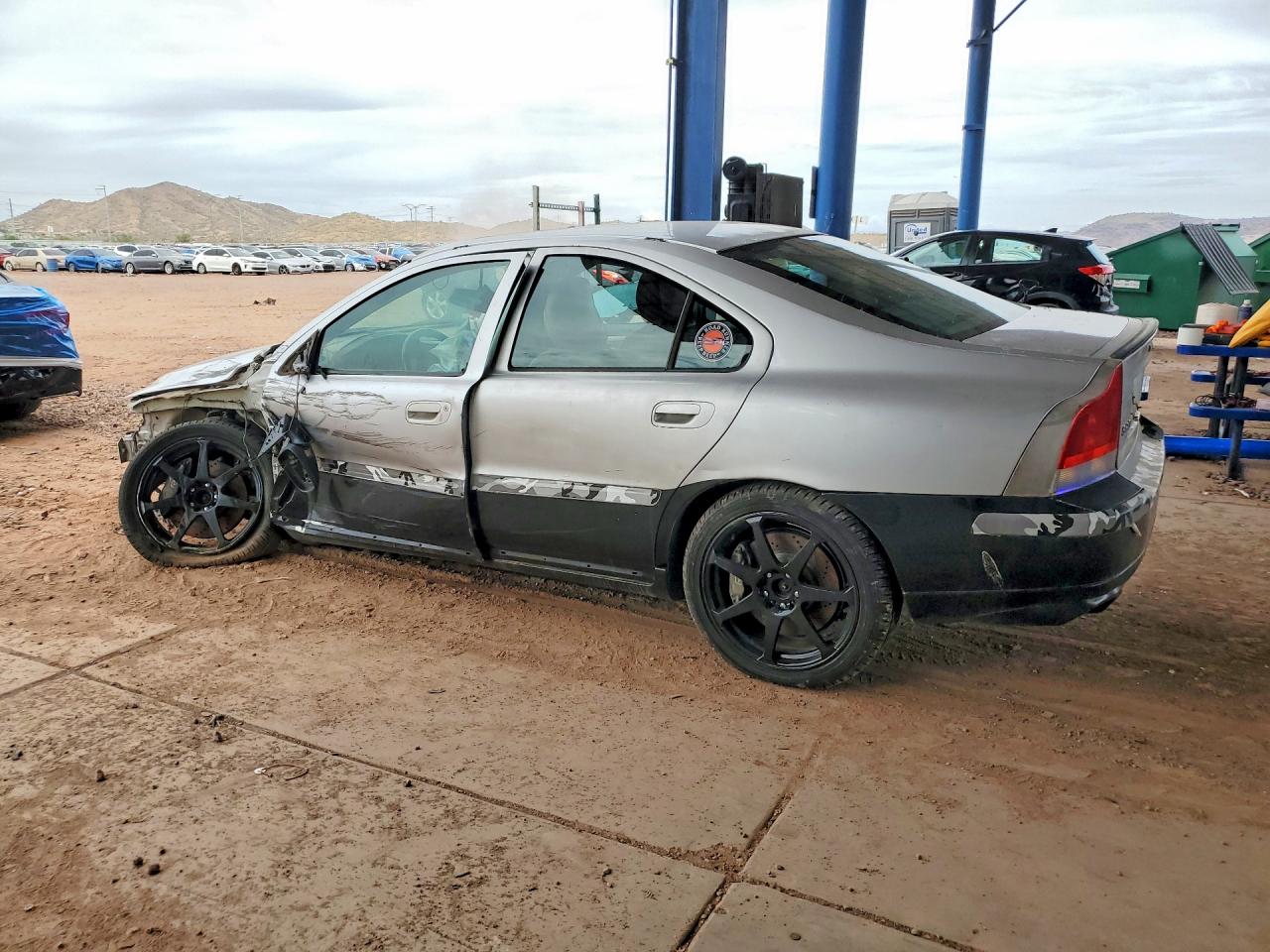 YV1RH52Y742350357 · 2004 VOLVO S60 · 2/12