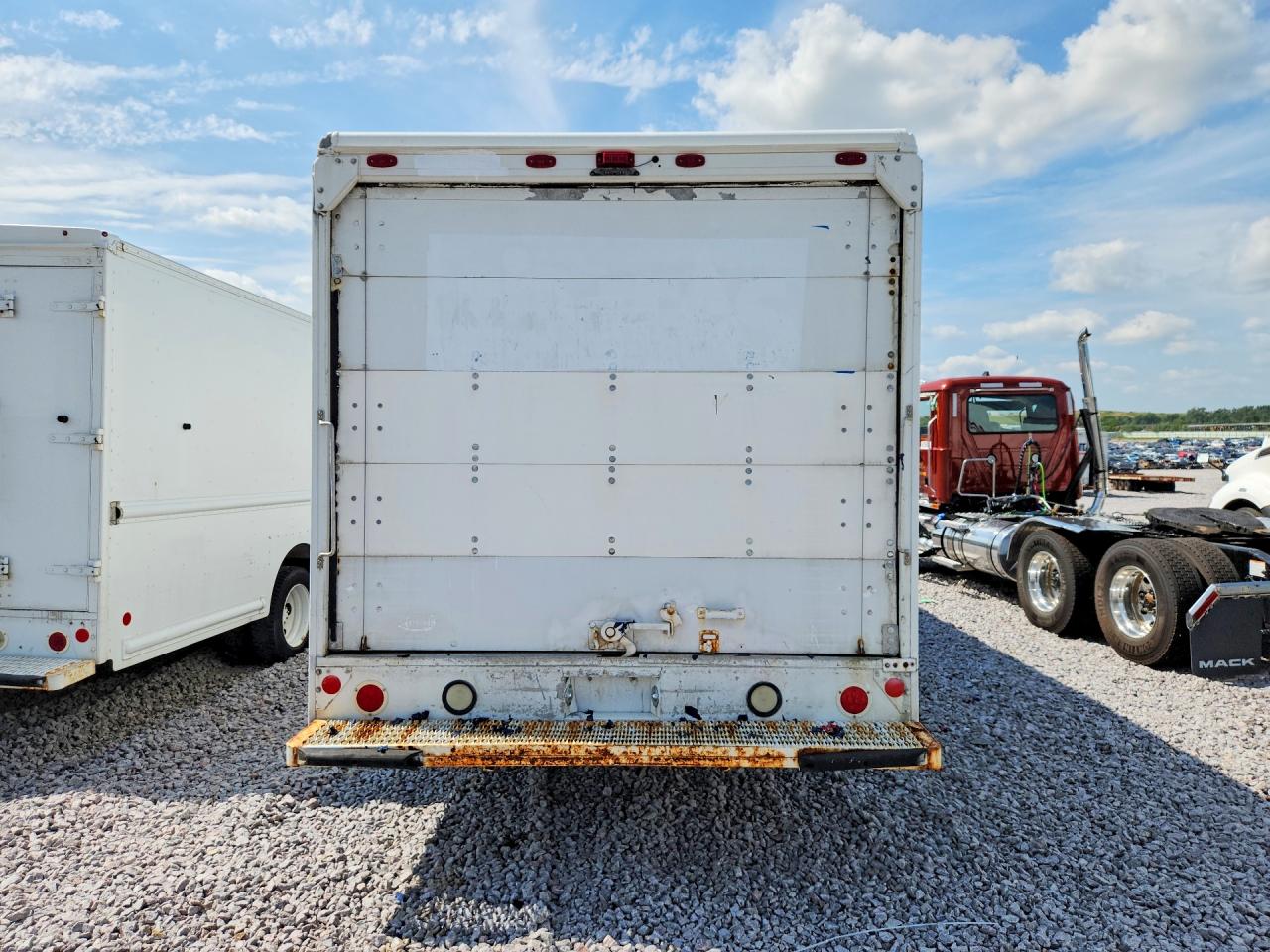 1F66F5KYXB0A10386 · 2011 FORD F59 · 6/12