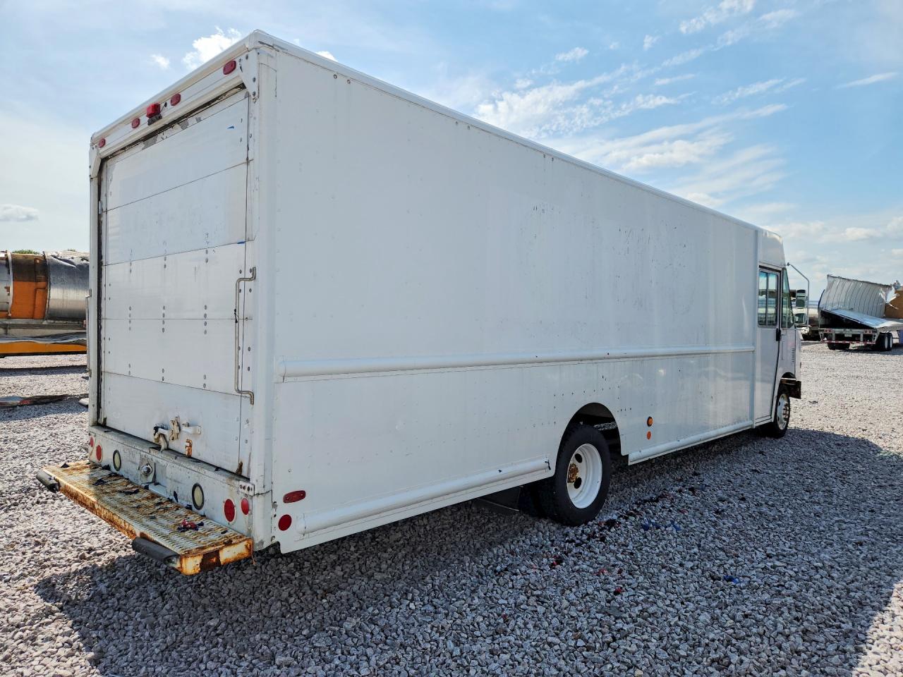1F66F5KYXB0A10386 · 2011 FORD F59 · 3/12