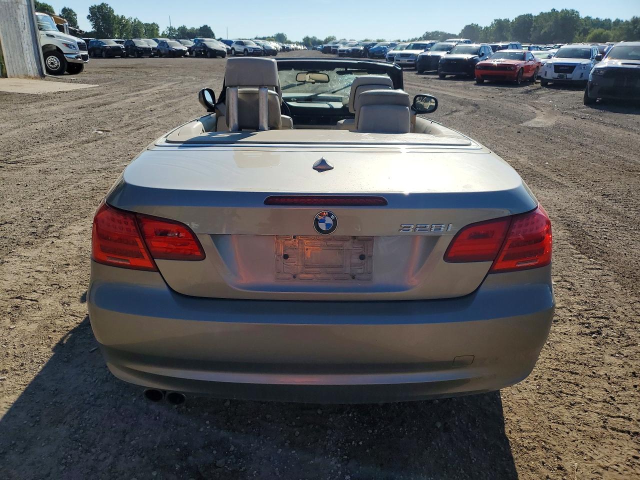 WBADW7C5XBE542631 · 2011 BMW 328 · 6/12