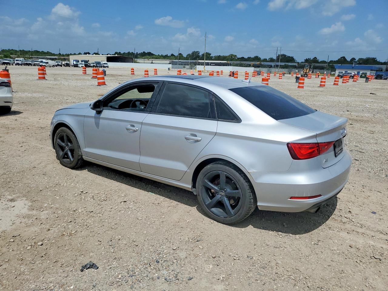 WAUBFGFF0F1001175 · 2015 AUDI A3 · 2/13