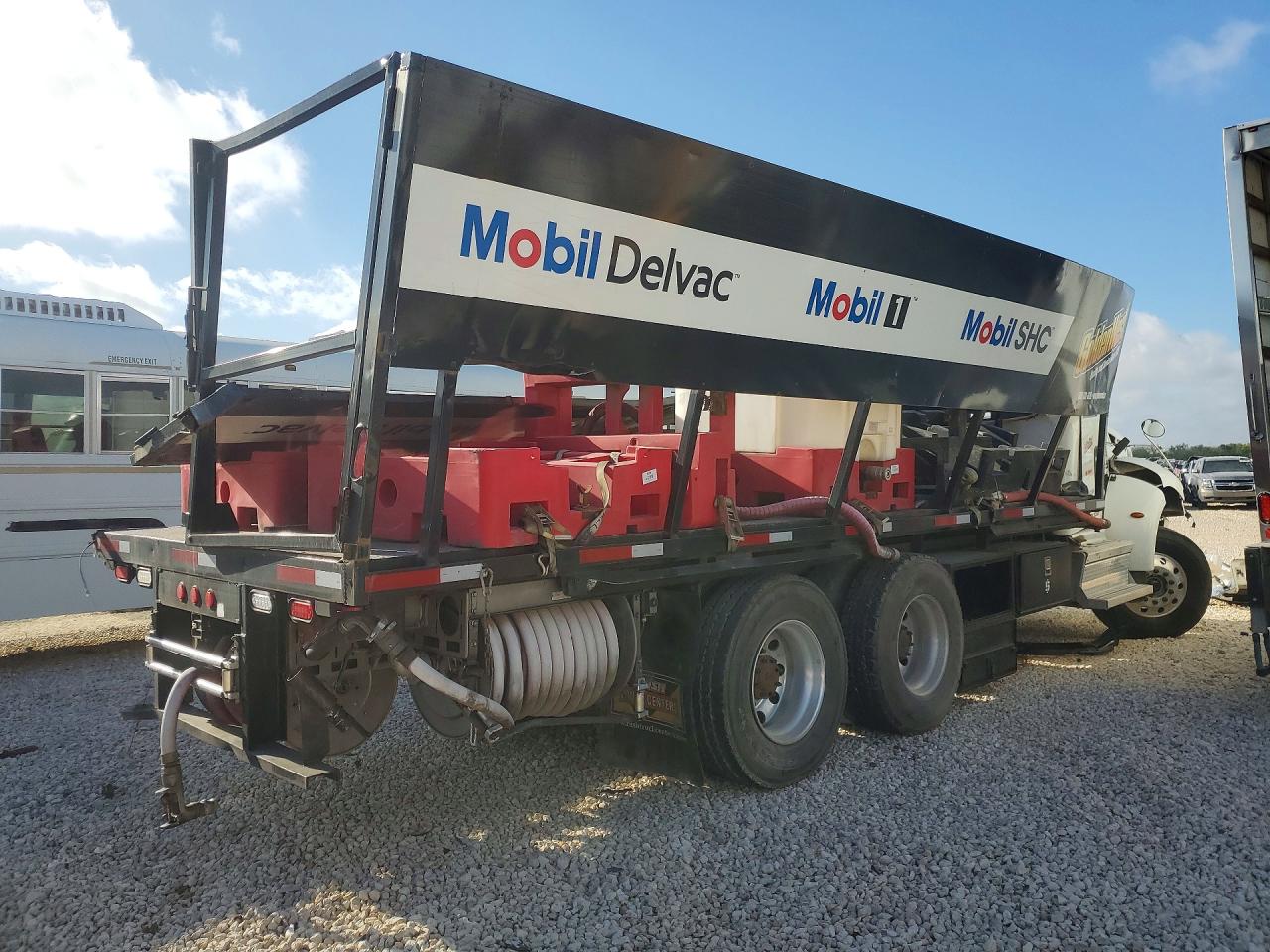 2NP3LJ9XXJM480720 · 2018 PETERBILT 348 · 3/13