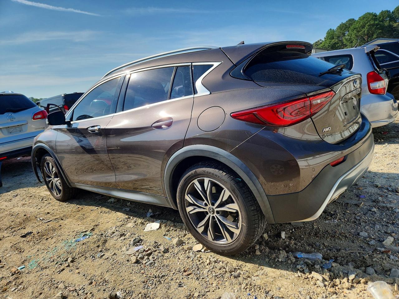 SJKCH5CR0JA048670 · 2018 INFINITI QX30 · 2/12
