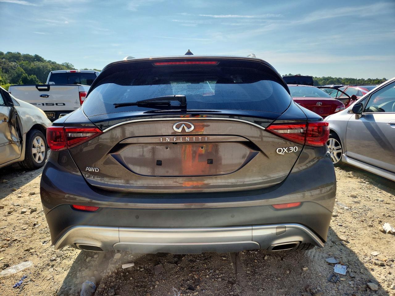 SJKCH5CR0JA048670 · 2018 INFINITI QX30 · 6/12