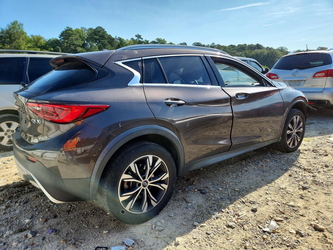 SJKCH5CR0JA048670 · 2018 INFINITI QX30 · 3/12