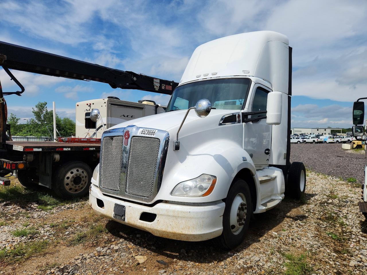 1XKYA48X1FJ443726 · 2015 KENWORTH T680