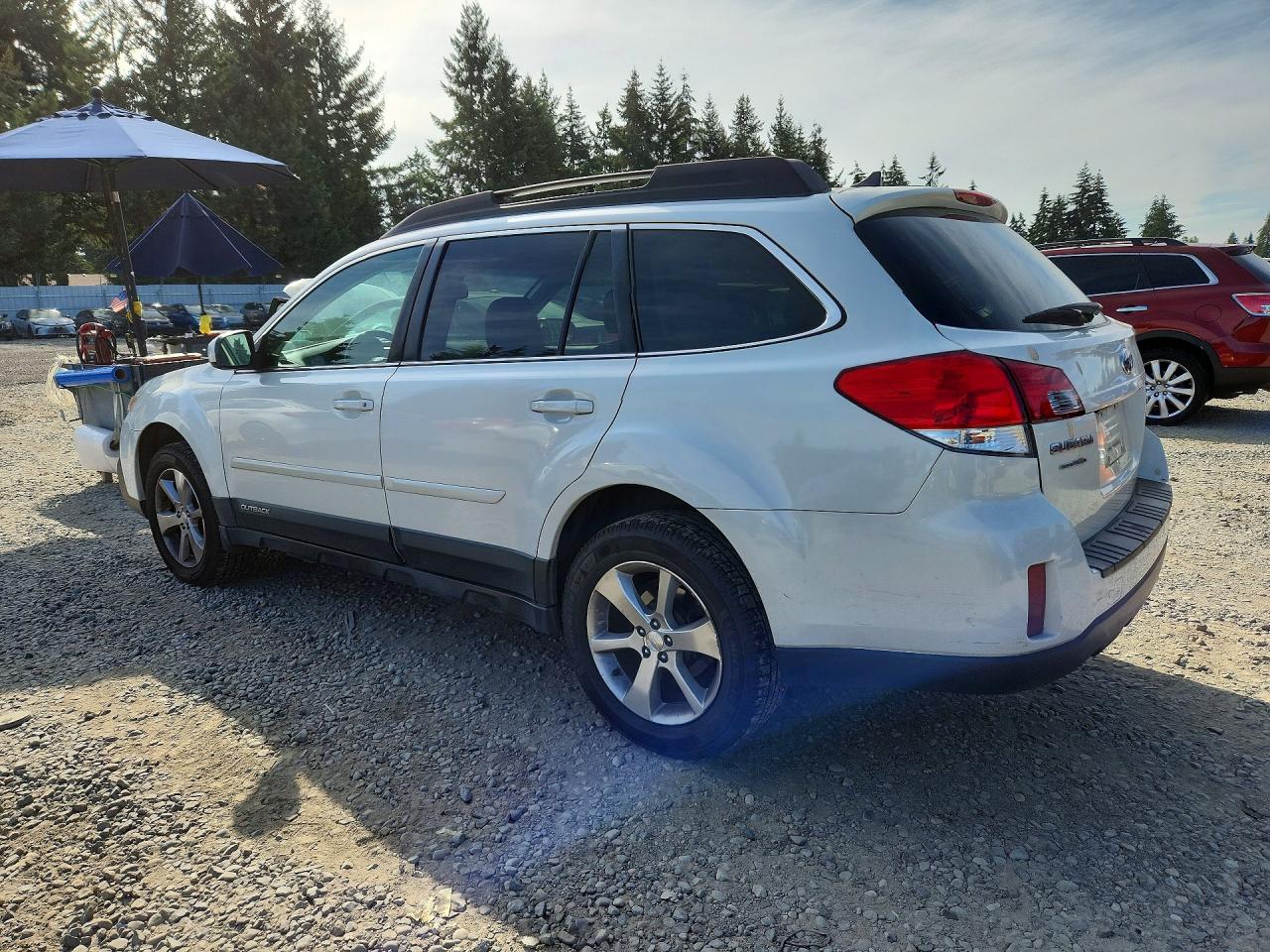 4S4BRBMC5E3271104 · 2014 SUBARU OUTBACK · 2/13