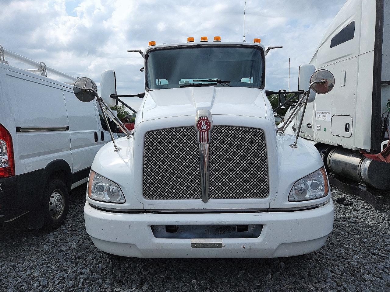 2XKHAJ8X9GM497042 · 2016 KENWORTH CONSTRUCTION · 5/12