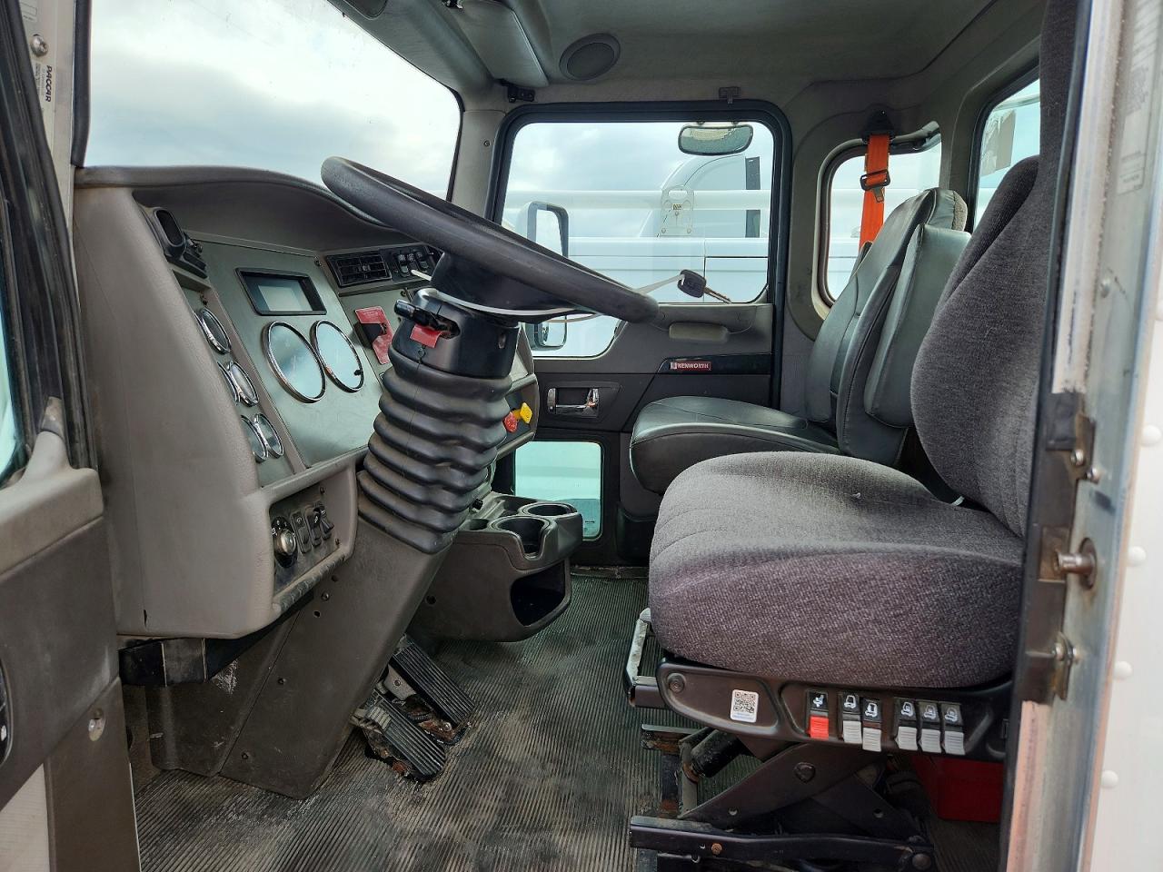 2XKHAJ8X9GM497042 · 2016 KENWORTH CONSTRUCTION · 7/12