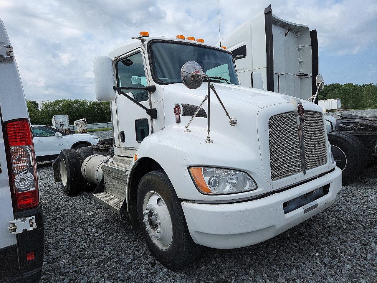 2XKHAJ8X9GM497042 · 2016 KENWORTH CONSTRUCTION · 4/12