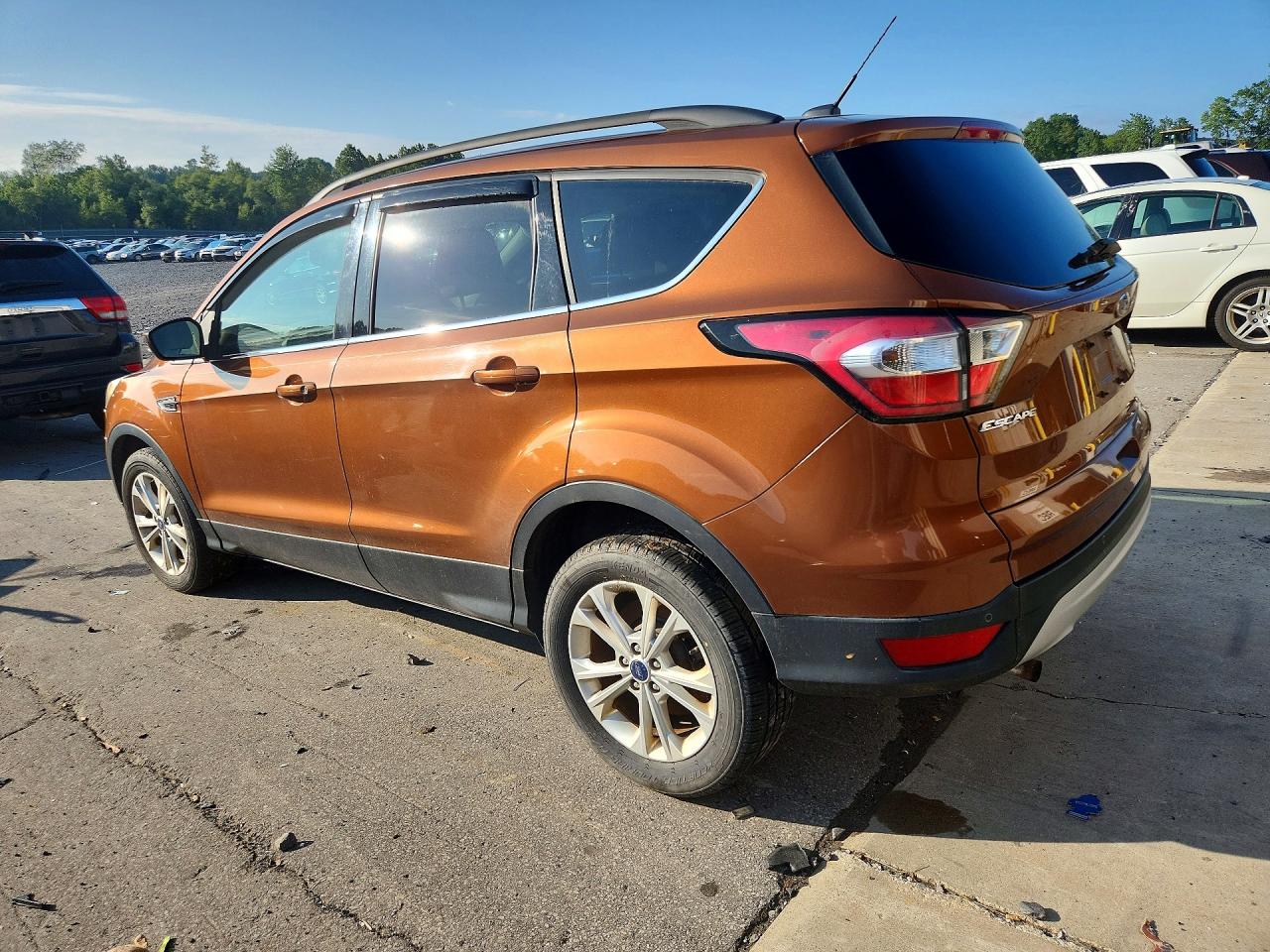 1FMCU9GD2HUC17662 · 2017 FORD ESCAPE · 2/13