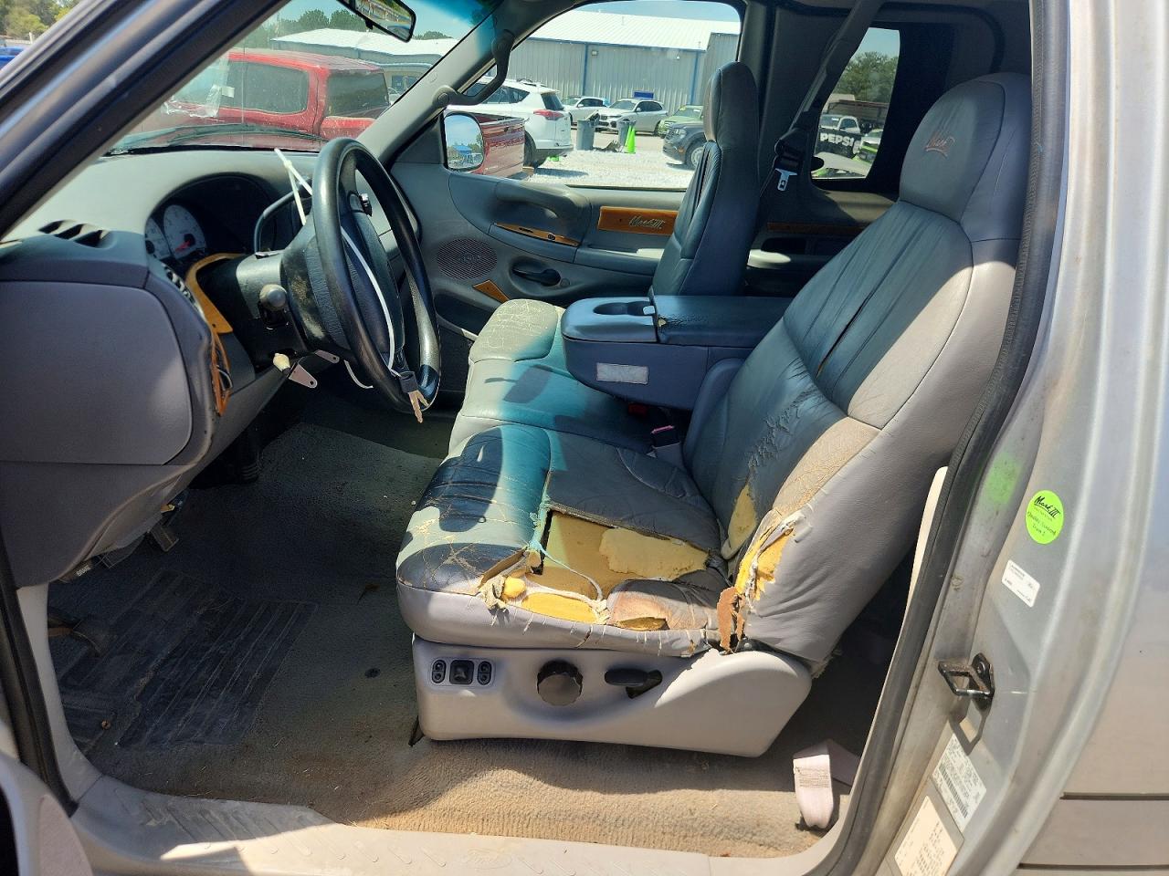 2FTRX07L5WCA92470 · 1998 FORD F150 · 7/12