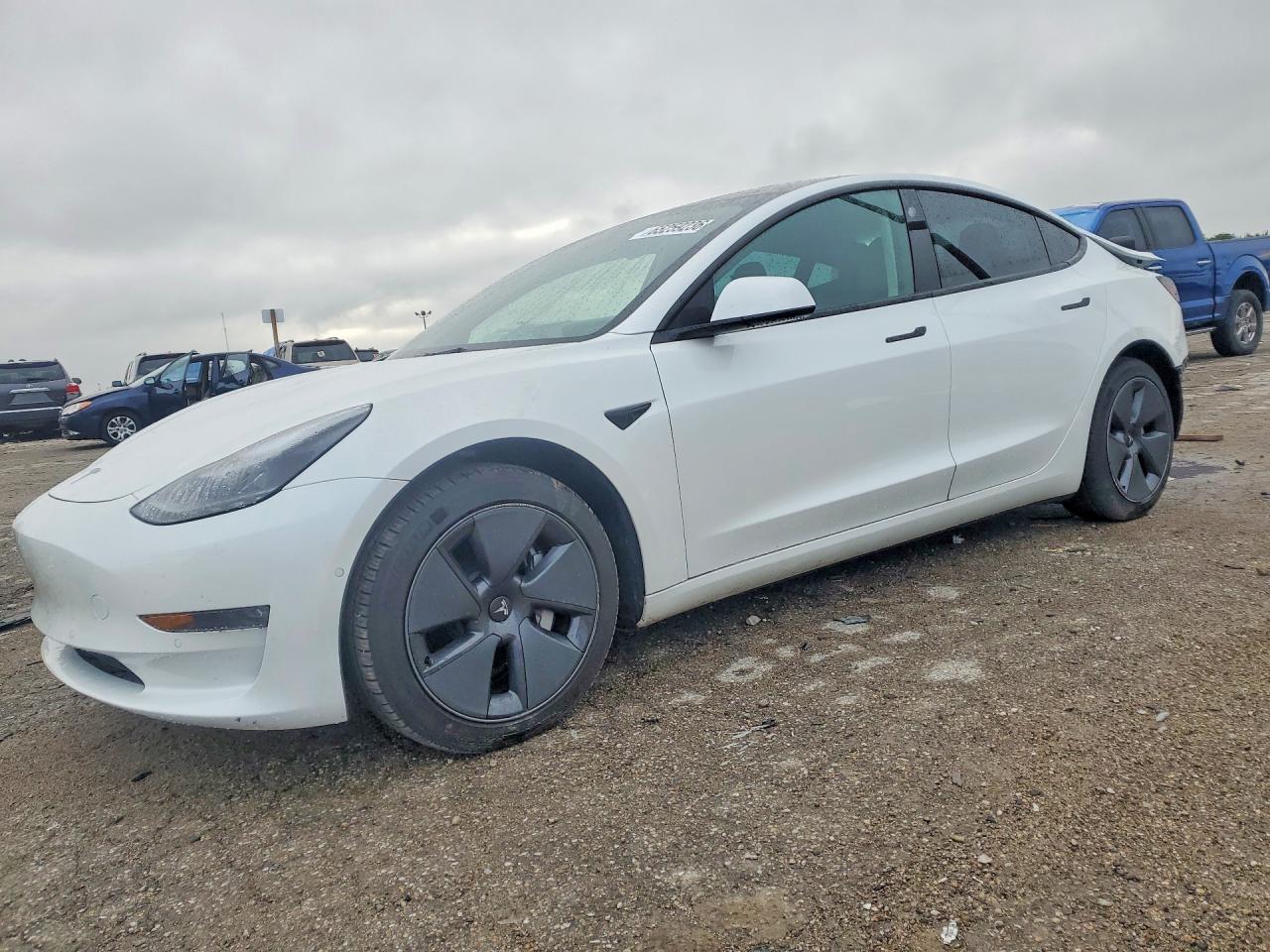 5YJ3E1EB1NF184016 · 2022 TESLA MODEL 3