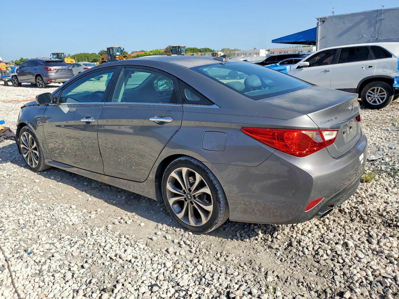 5NPEC4AB2EH872825 · 2014 HYUNDAI SONATA · 2/13