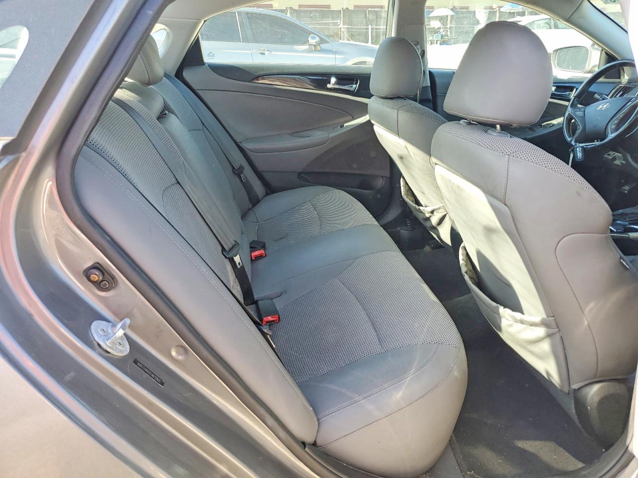 5NPEC4AB2EH872825 · 2014 HYUNDAI SONATA · 10/13