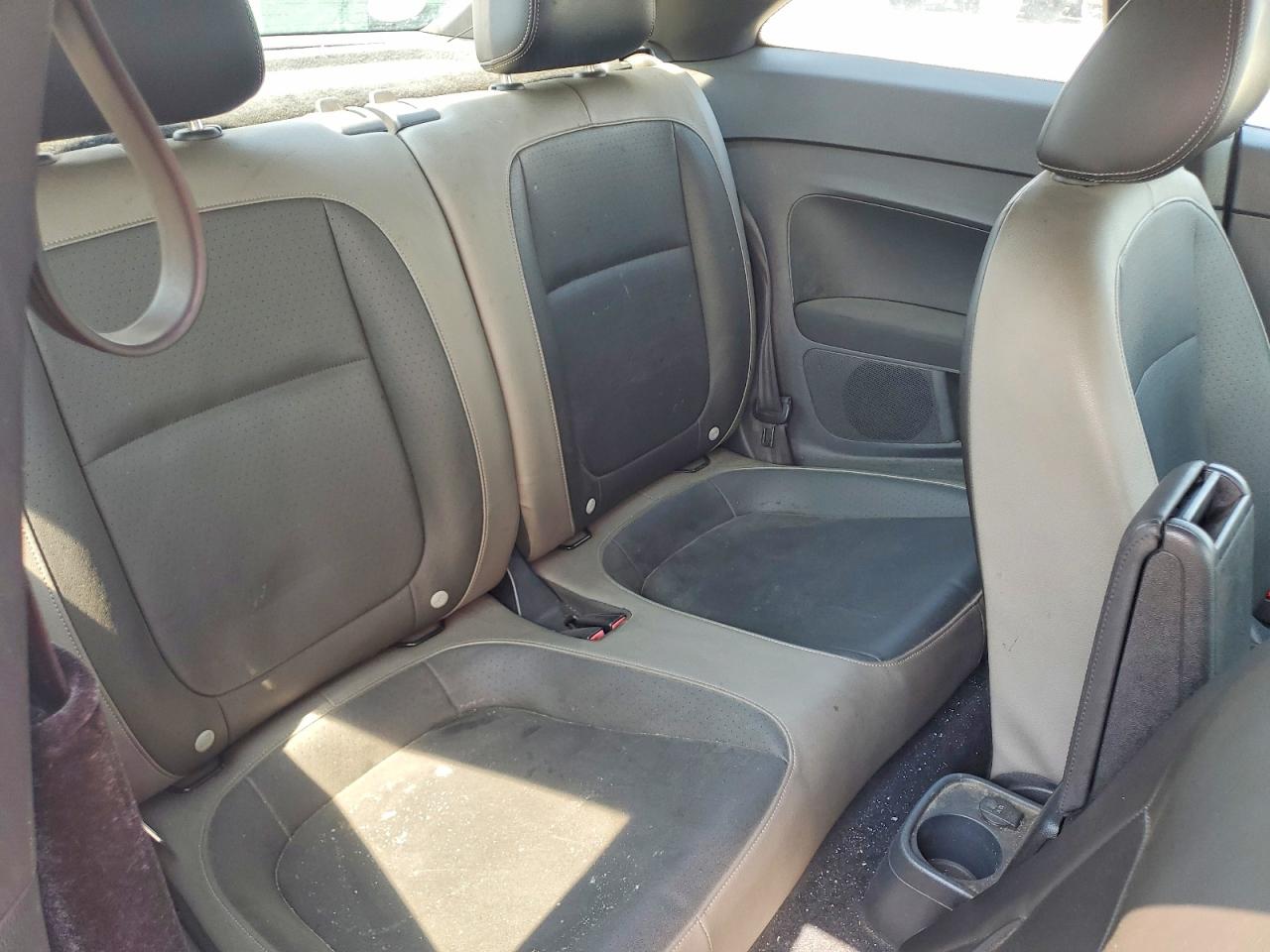 3VWF17AT6FM619374 · 2015 VOLKSWAGEN BEETLE · 10/12