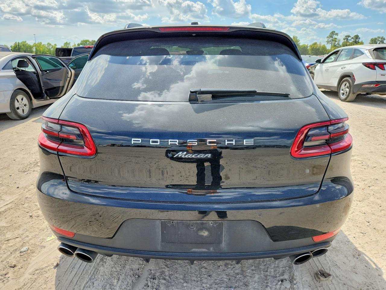 WP1AA2A55JLB14520 · 2018 PORSCHE MACAN · 6/13
