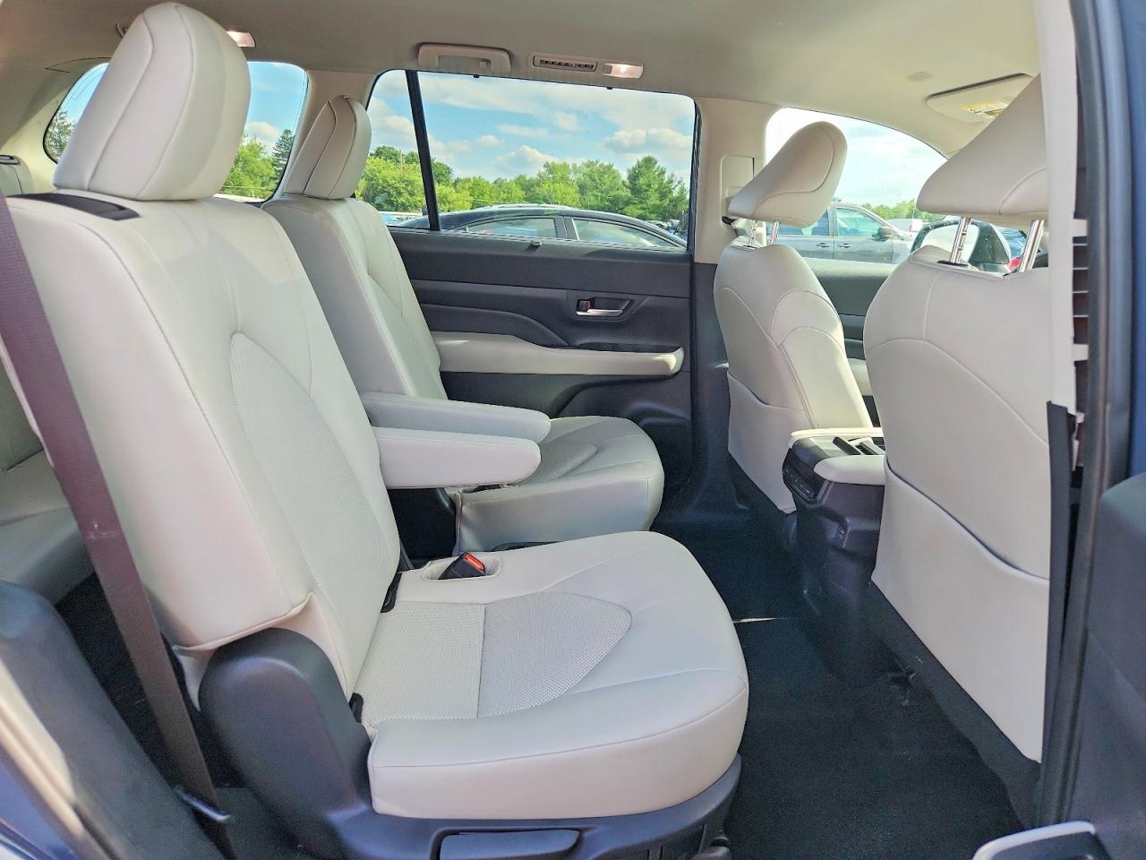 5TDAAAB50RS033820 · 2024 TOYOTA GRAND HIGHLANDER · 11/13