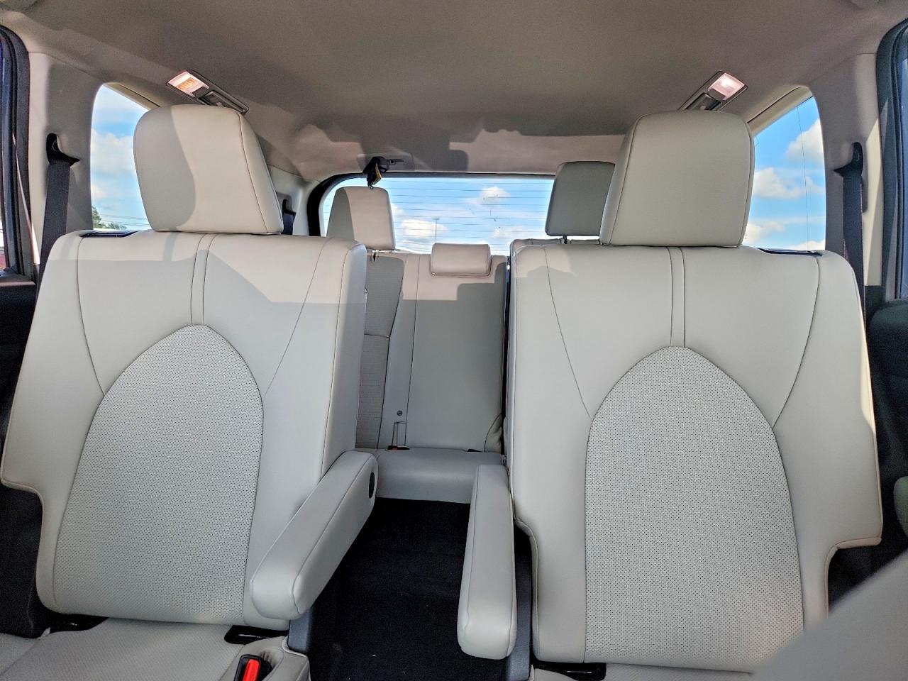 5TDAAAB50RS033820 · 2024 TOYOTA GRAND HIGHLANDER · 10/13
