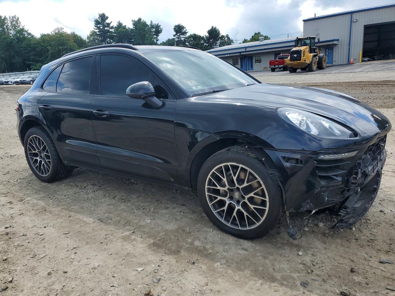 WP1AB2A50JLB34123 · 2018 PORSCHE MACAN · 4/13