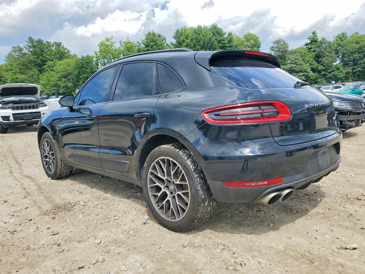 WP1AB2A50JLB34123 · 2018 PORSCHE MACAN · 2/13