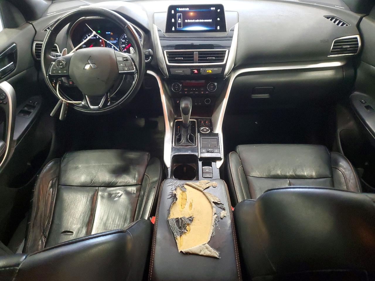JA4AT5AA8LZ018949 · 2020 MITSUBISHI ECLIPSE CROSS · 8/13