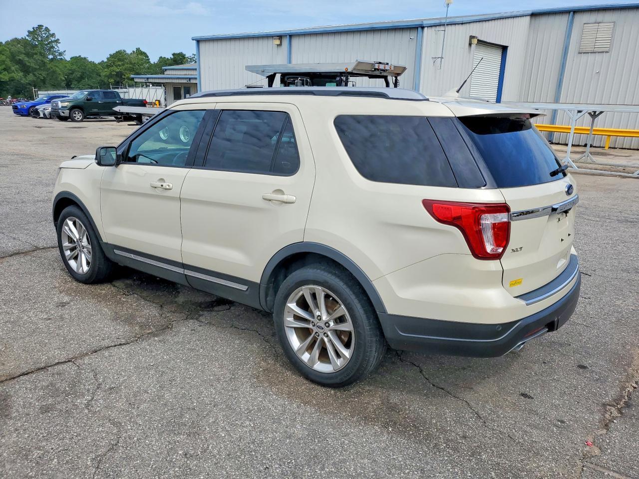1FM5K7D83JGB04320 · 2018 FORD EXPLORER · 2/13