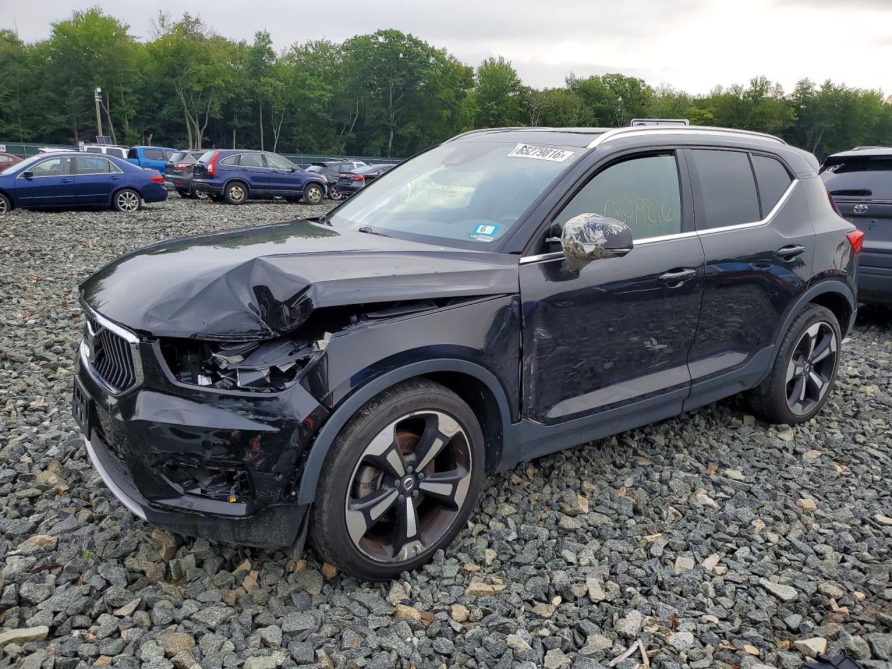 YV4162UL8K2072796 · 2019 VOLVO XC40