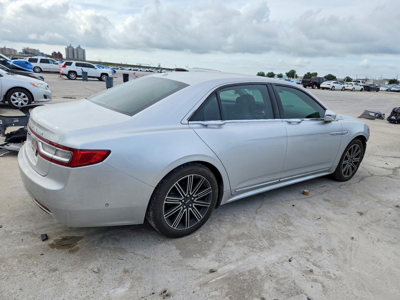1LN6L9RP9H5628140 · 2017 LINCOLN CONTINENTAL · 3/13