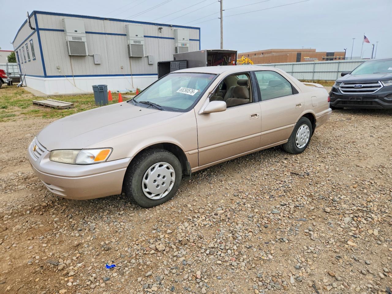 4T1BG22K3WU833271 · 1998 TOYOTA CAMRY
