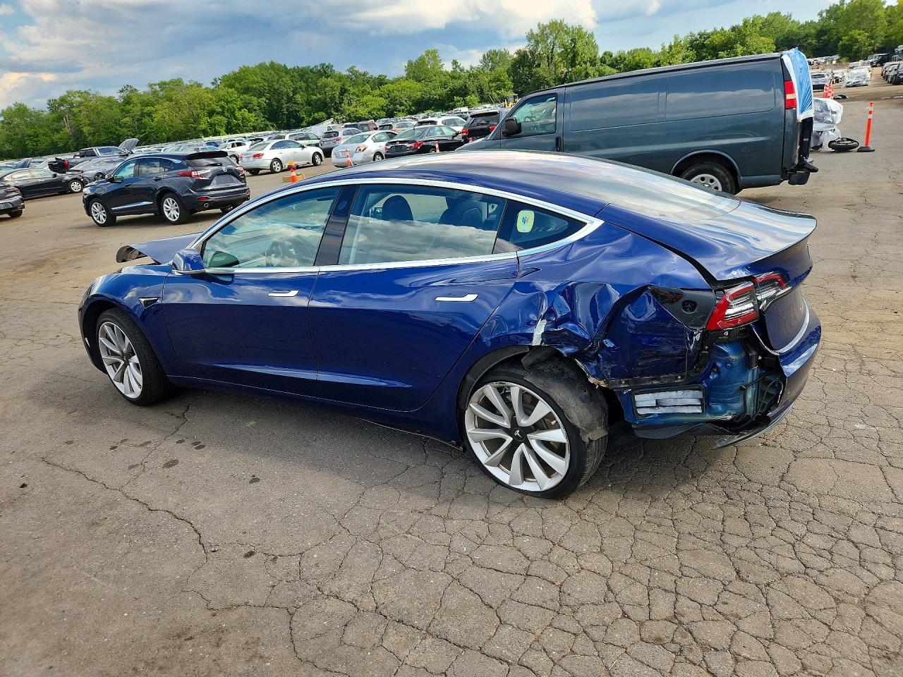 5YJ3E1EA8JF032168 · 2018 TESLA MODEL 3 · 2/12