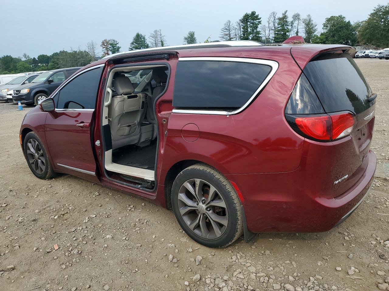 2C4RC1GG8HR533111 · 2017 CHRYSLER PACIFICA · 2/13