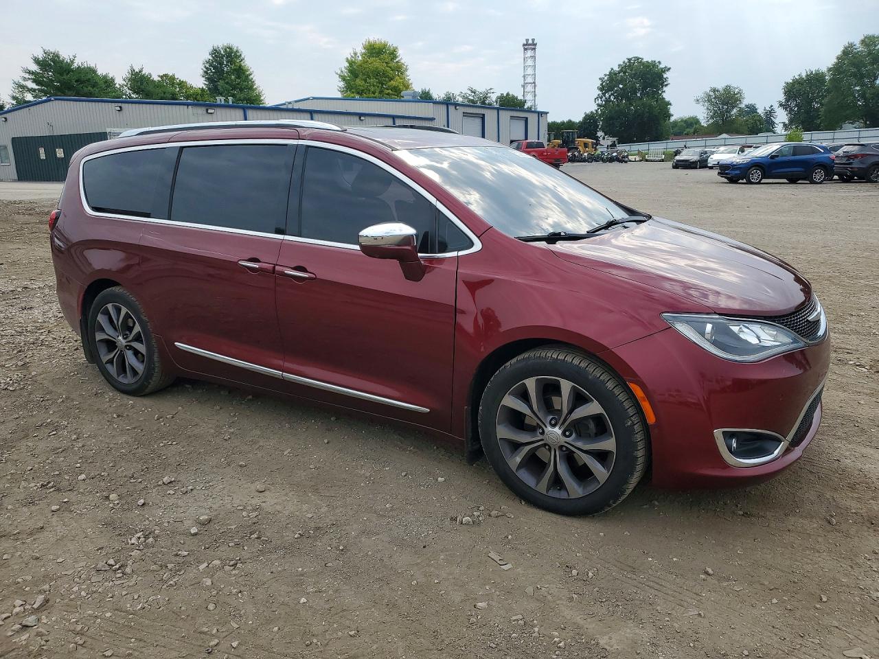 2C4RC1GG8HR533111 · 2017 CHRYSLER PACIFICA · 4/13