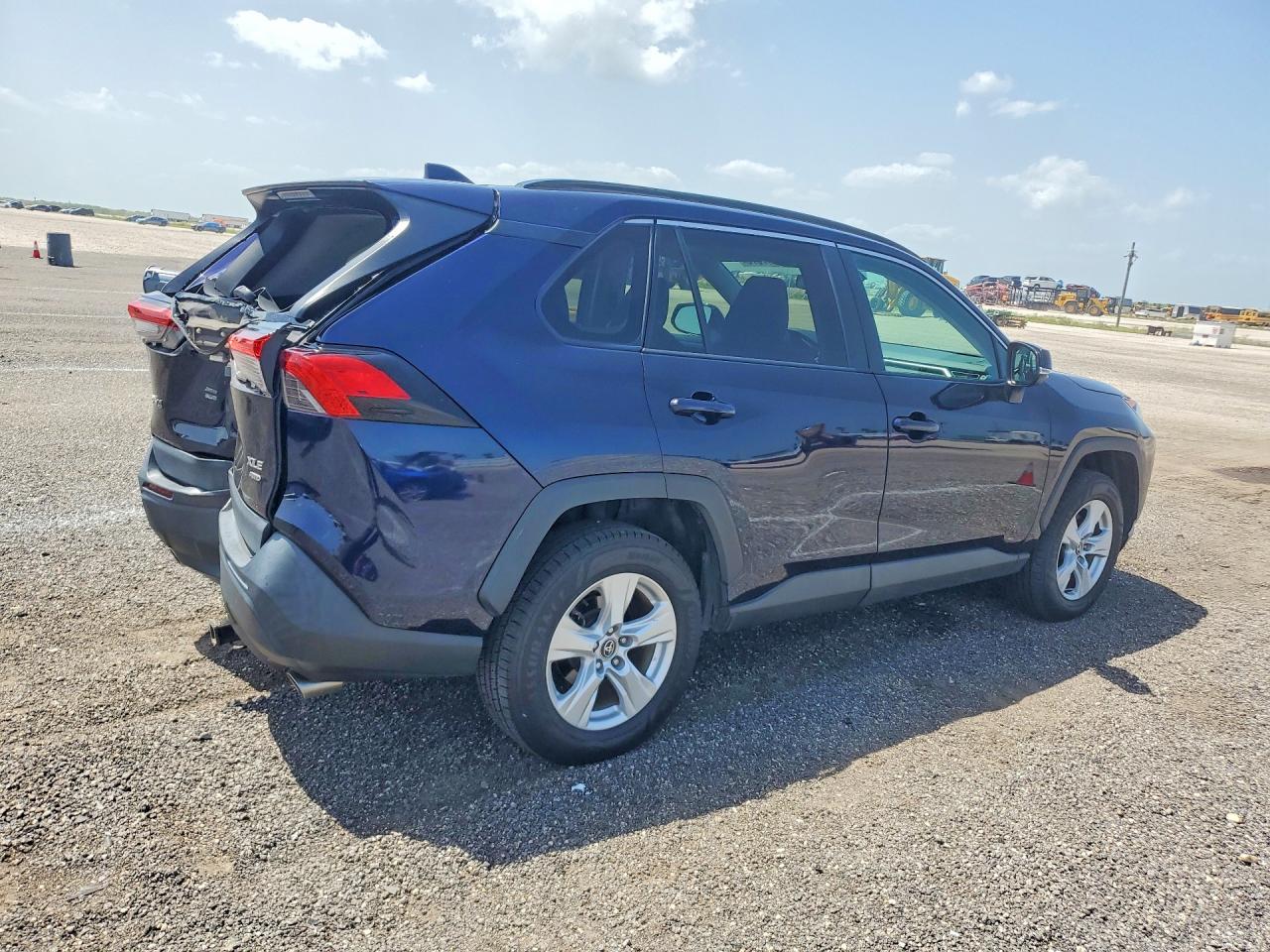 2T3P1RFV0MC141477 · 2021 TOYOTA RAV4 · 3/13