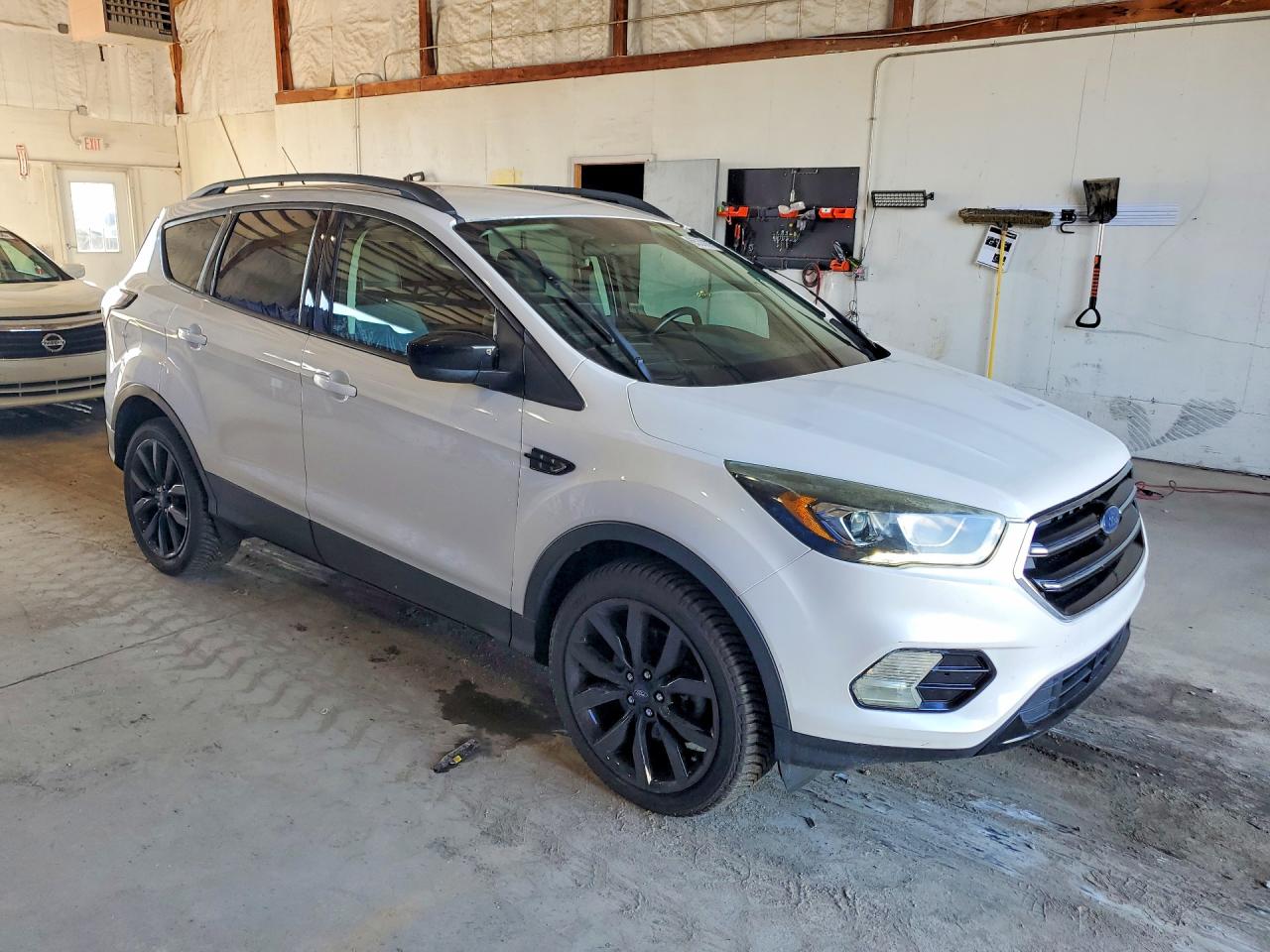 1FMCU9G92HUA00172 · 2017 FORD ESCAPE · 4/13