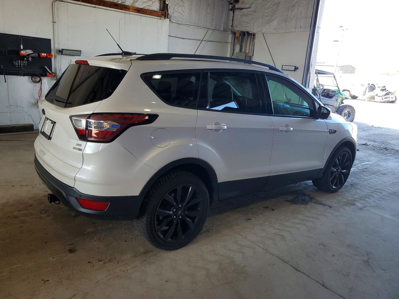 1FMCU9G92HUA00172 · 2017 FORD ESCAPE · 3/13