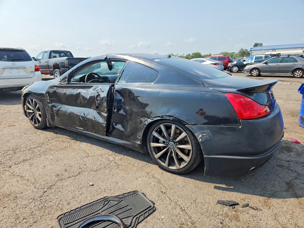 JNKCV64E28M127696 · 2008 INFINITI G37 · 2/13