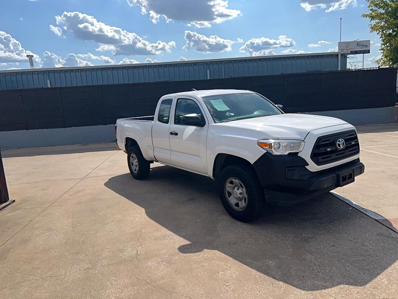 5TFRX5GN2HX098369 · 2017 TOYOTA TACOMA